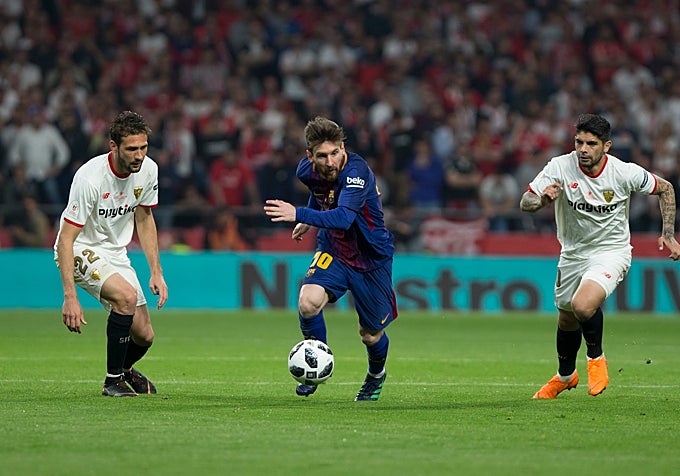 Messi fue perseguido por Banega y Franco Vázquez en la final de Copa 2018