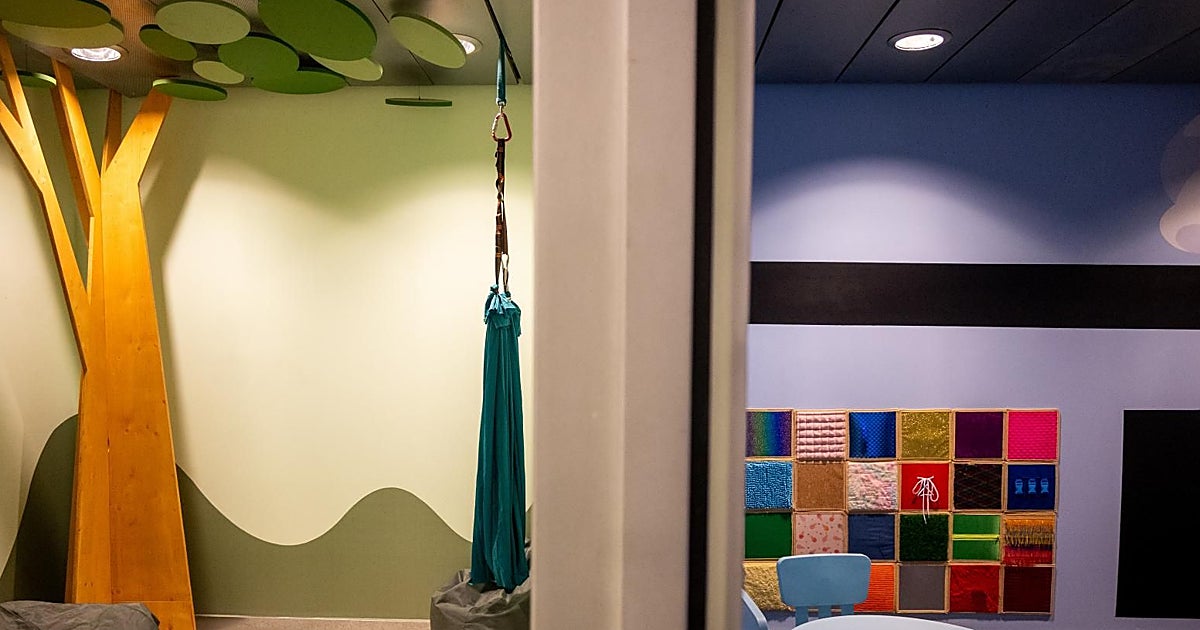 Una sala de calma, refugio para niños con autismo mientras los tenistas se baten en duelo