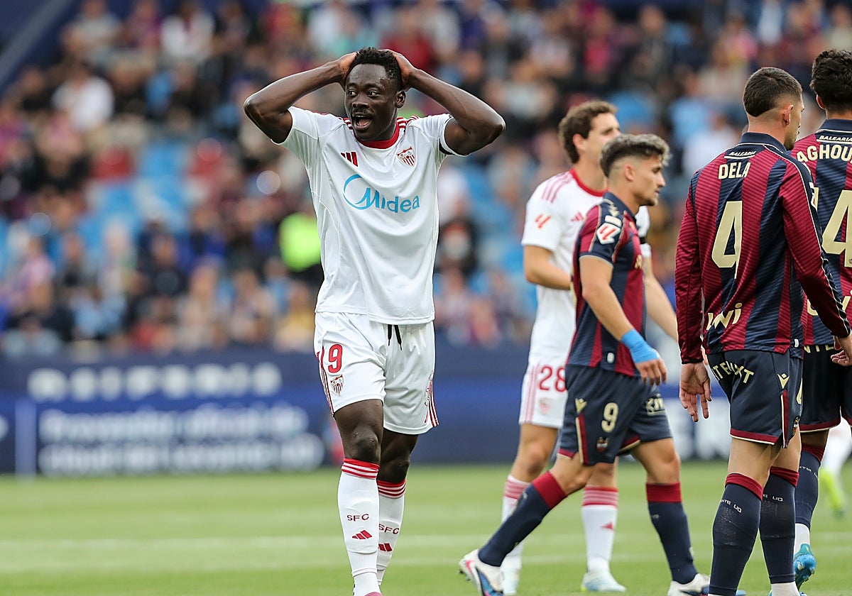 Acción del partido Levante vs Sevilla FC