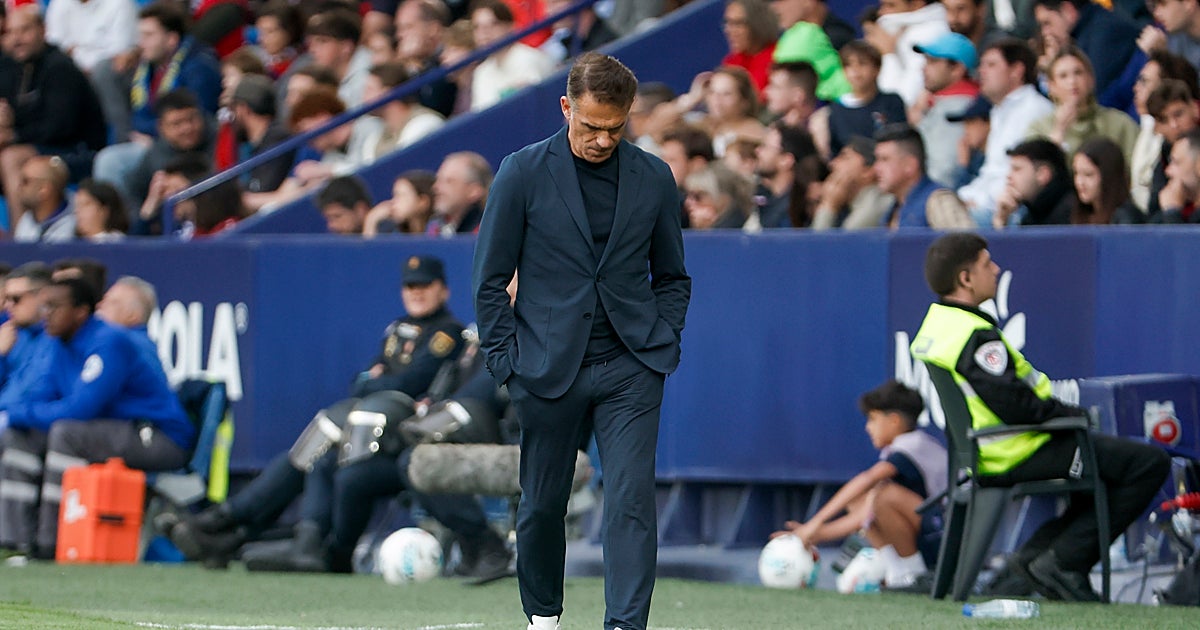 Luis García Plaza criticizes Sevilla FC’s poor first half: “It’s the worst we’ve done,” warns of suffering until the end, calls for unity in critical moment