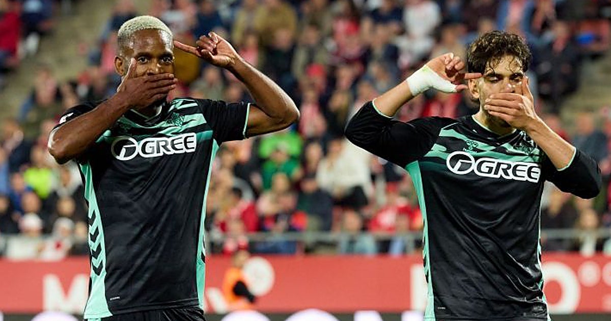 Pellegrini, sobre el cambio de delantero: «Jugamos demasiados partidos seguidos y hay que rotar; Cucho tiene una rodilla molestándolo»