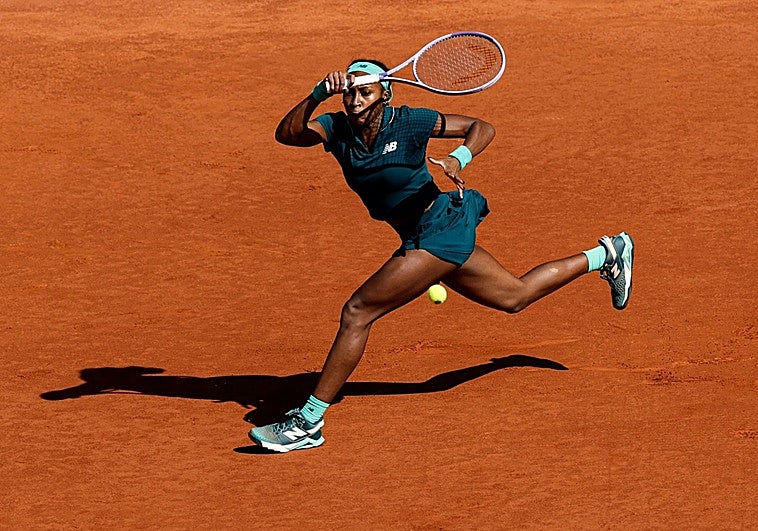 Gauff sobrevive a los vómitos para superar a Cirstea: "Creo que es un virus circulando entre los jugadores"