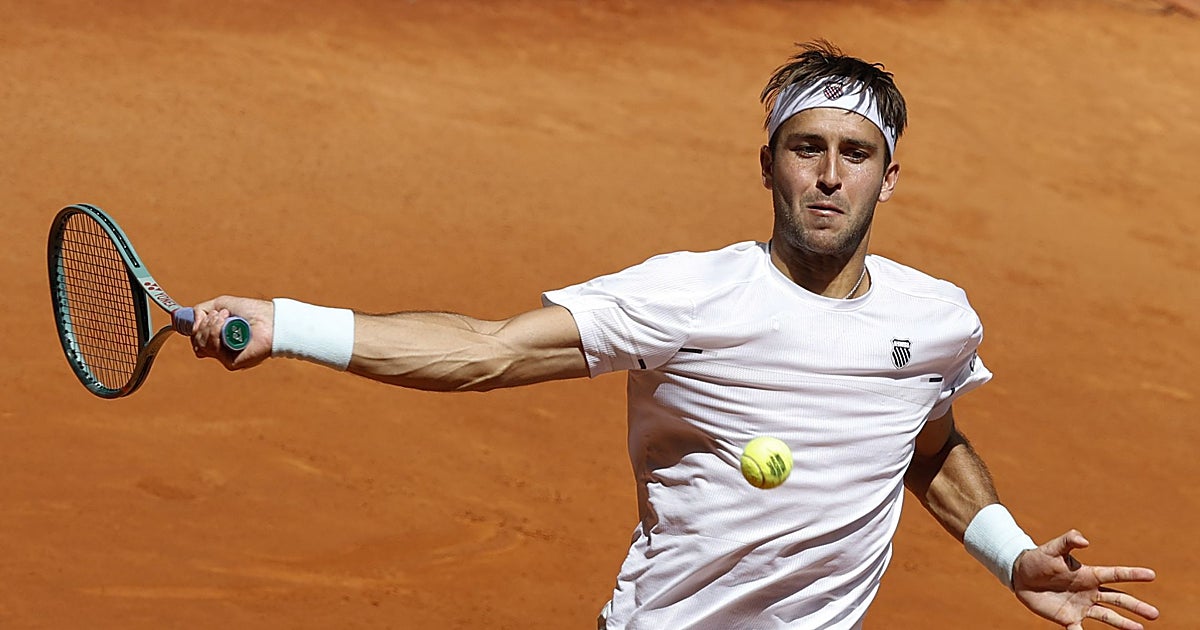 La tierra batida permite soñar a Etcheverry en Madrid