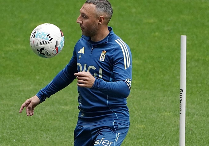 Cazorla, durante un entrenamiento del Oviedo