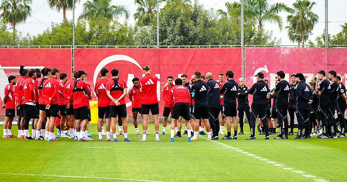 El Sevilla completa su penúltima sesión y mira a la víspera en el estadio, donde la hinchada se hará notar