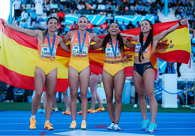 Las integrantes del 4x100 femenino español.