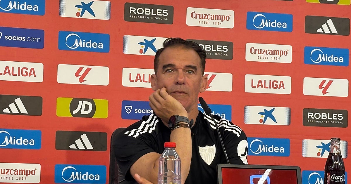 García Plaza alucina con la afición del Sevilla: «Ha sido increíble»