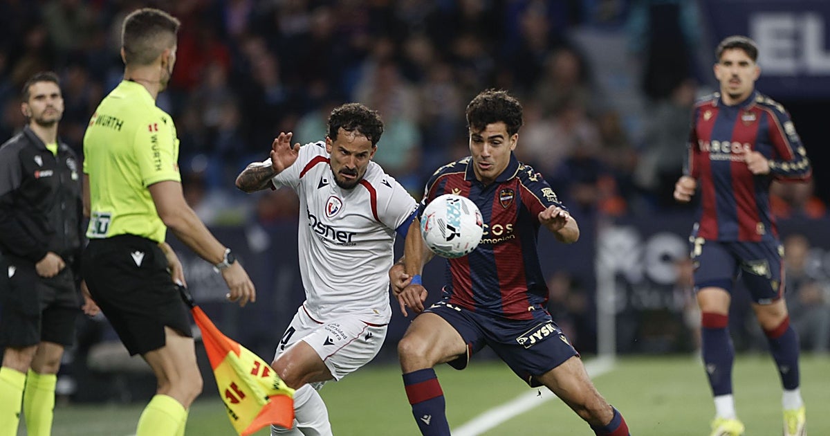 El Levante inaugura la jornada con una victoria que lo coloca a un punto del Sevilla