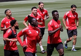 Alineaciones del Sevilla - Espanyol de LaLiga EA Sports 2025-2026: onces y banquillo de suplentes