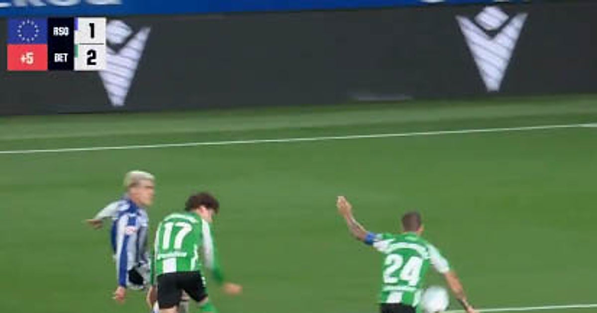 Los especialistas arbitrales no ven penalti en la mano de Aitor en el Real Sociedad - Real Betis: «Hay un problema muy gordo»