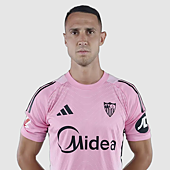 Imagen: Después de que Agume cometiera un grave error en la primera mitad, se centró en el aire y fue su salvador. Se mostró impotente ante la portería de Dolan. 