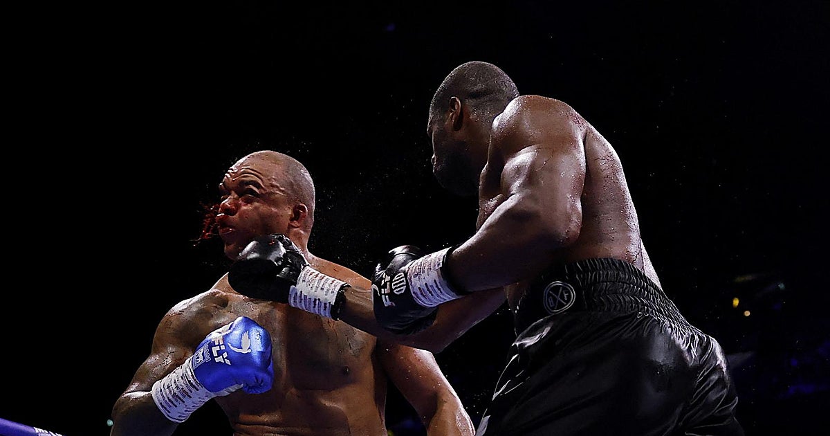 Dubois se recompone tras dos derribos y arrebata el cinturón a un apalizado Wardley