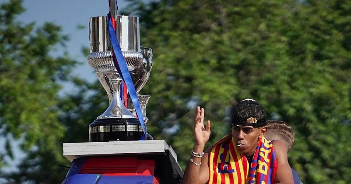 Rúa del Barcelona para celebrar que son campeones de LaLiga, en directo: recorrido, llegada al Camp Nou, reacciones de los jugadores y última hora hoy