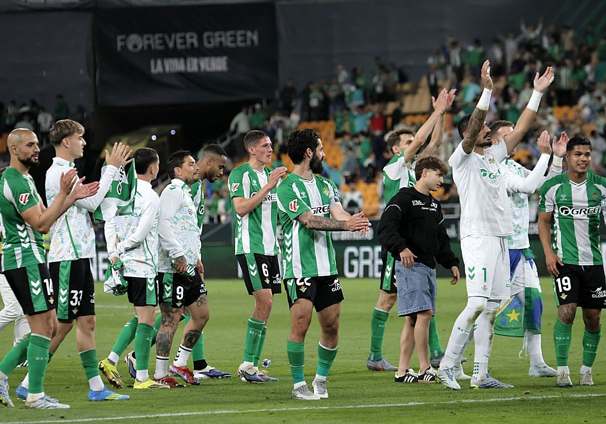 La fiesta del Betis en la Cartuja comenzó con el himno de la Champions