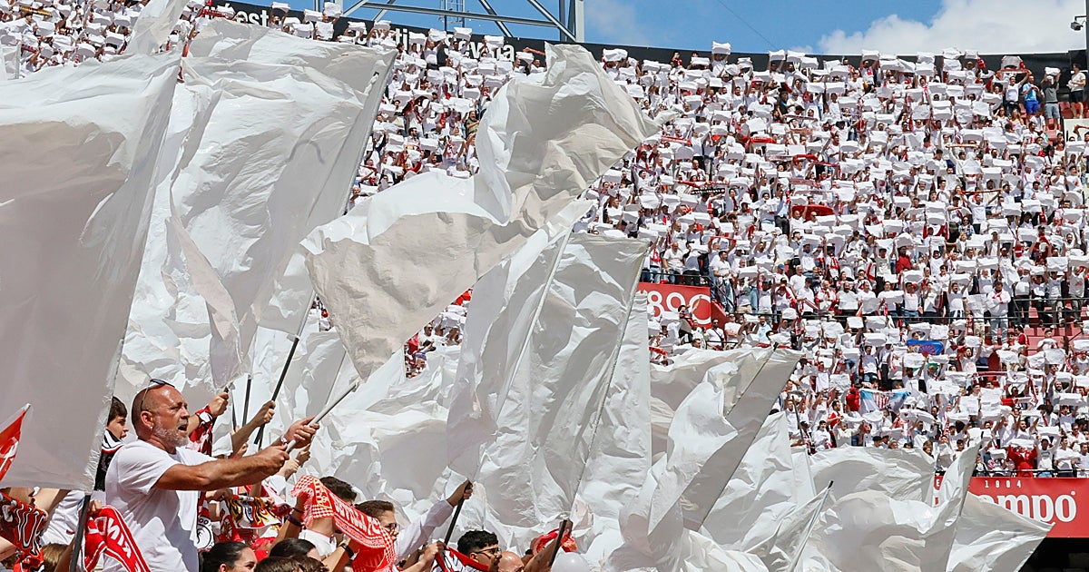 El Sevilla FC prepara otro ambiente de gala para recibir al Real Madrid: «De blanco como los señores o de rojo como la tormenta»