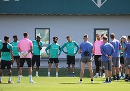 Alineaciones oficiales del Barcelona - Betis de LaLiga EA Sports: Fidalgo y Deossa, novedades en el once