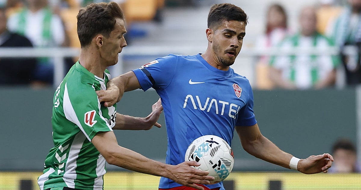 El CTA considera mano punible de André Silva en el Betis - Elche y no estima penalti de Gavi a Isco en el Camp Nou