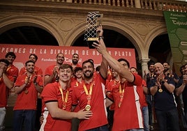 El Cajasol Sevilla BM Proin, condecorado por la Federación Española de Balonmano
