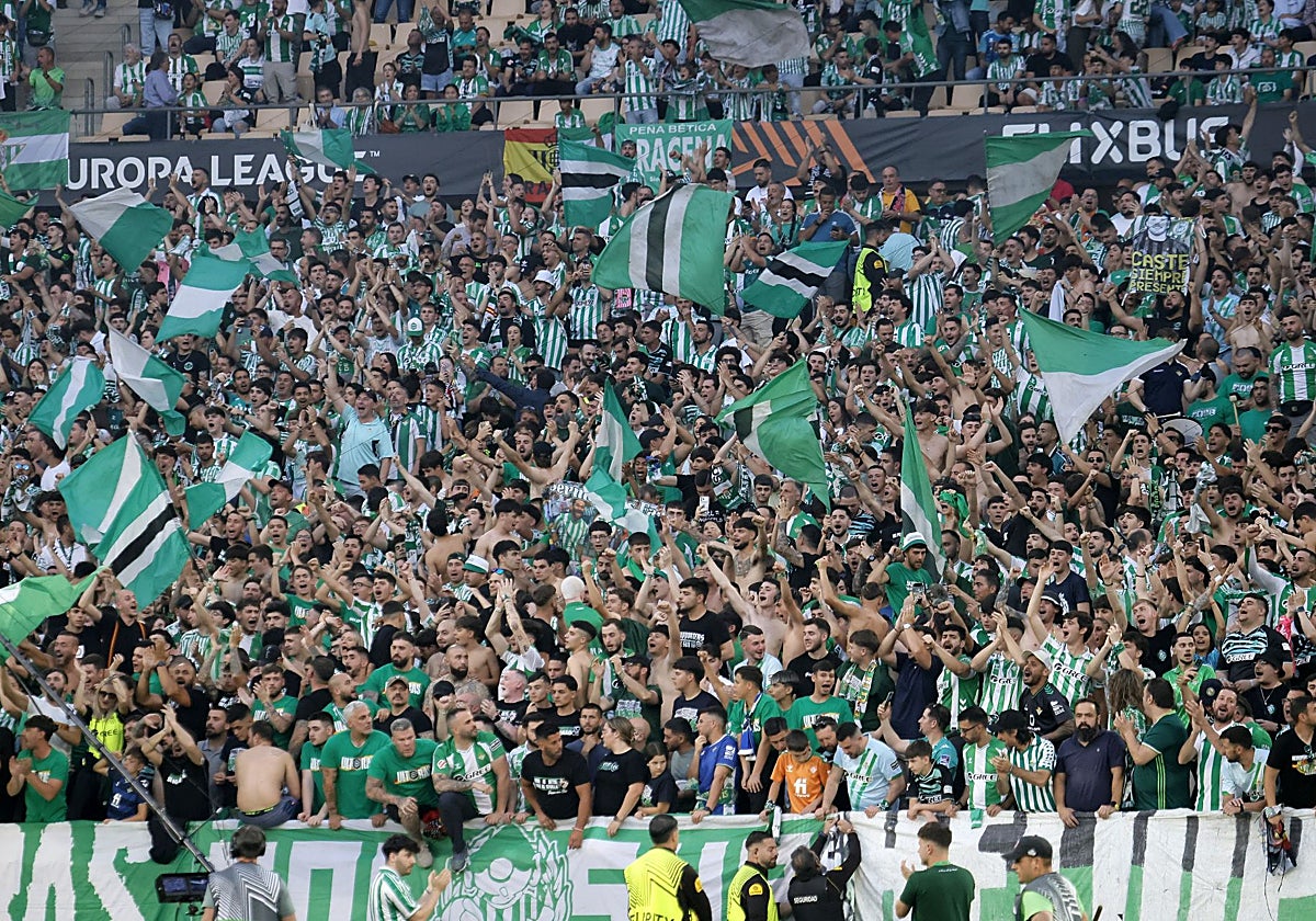 El Betis planteó en 2025 una subida del diez por ciento de los abonos ...