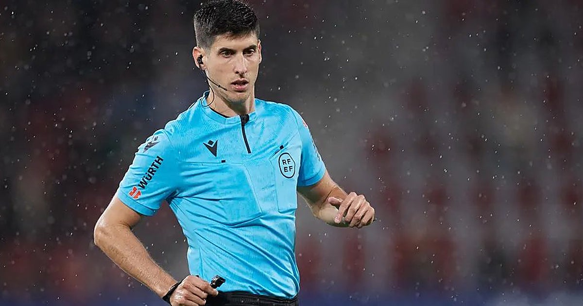 Mateo Busquets Ferrer será el árbitro del Betis - Levante con el que se cerrará LaLiga 25-26