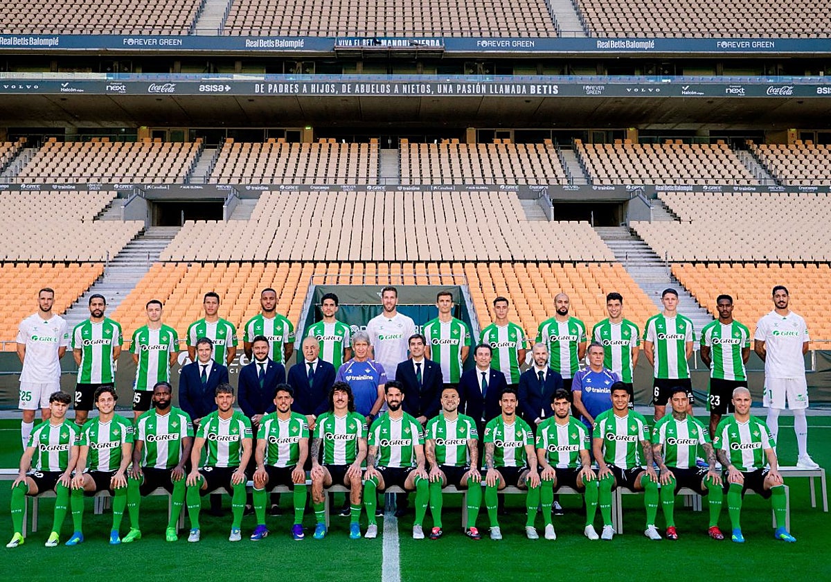 La plantilla del Betis se hace en la Cartuja la foto oficial de la ...