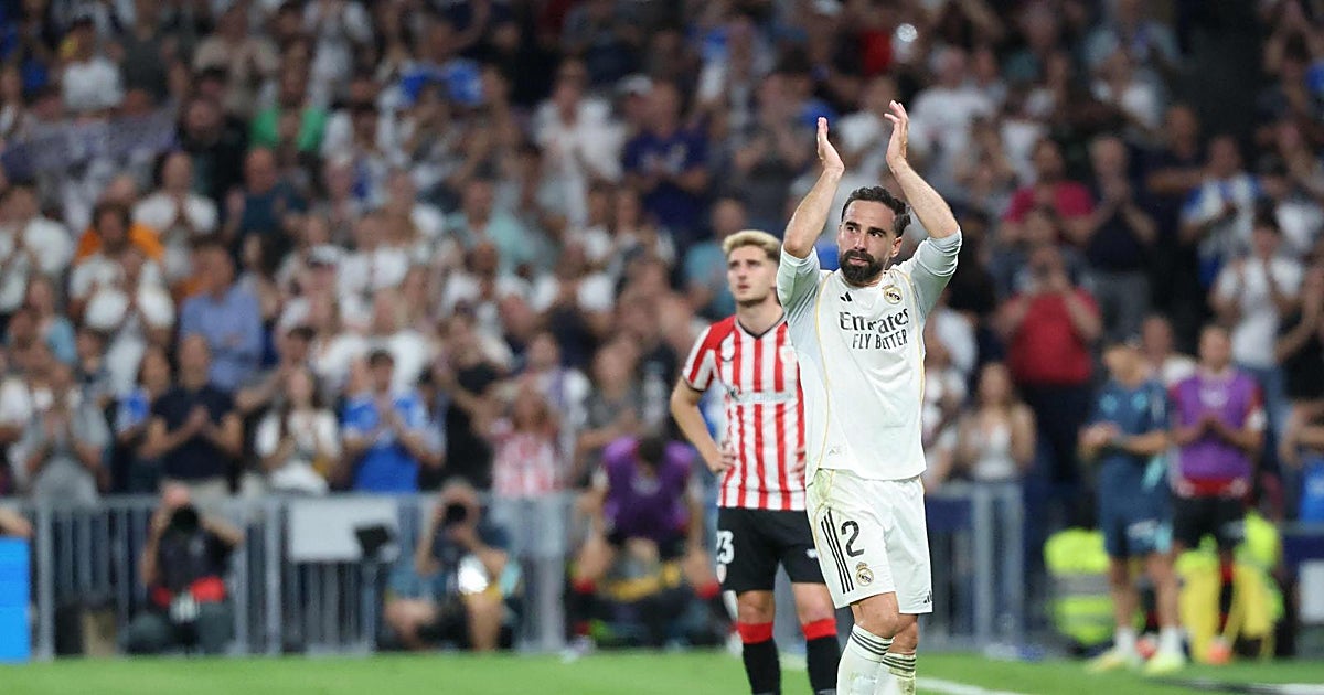 Dani Carvajal emocionado durante su despedida en el Santiago Bernabéu
