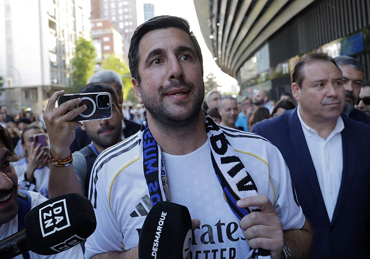 Enrique Riquelme, a su llegada al Bernabéu tras formalizar su candidatura.