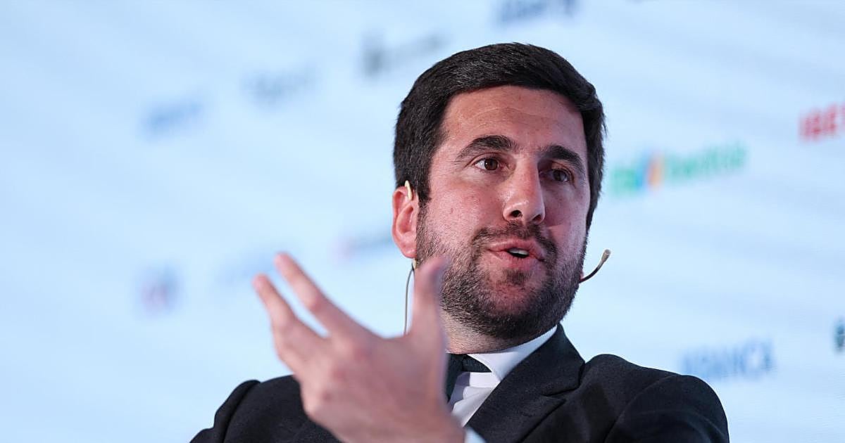 Enrique Riquelme firma el aval con Andbank España para presentarse a presidir el Real Madrid