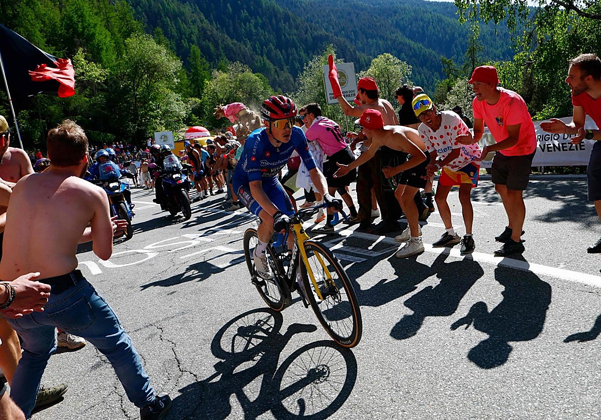 Vingegaard, en la subida a Pila
