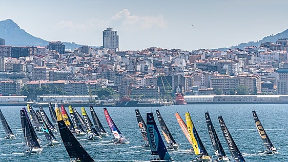 La flota abandona Vigo tras una escala de cuatro días