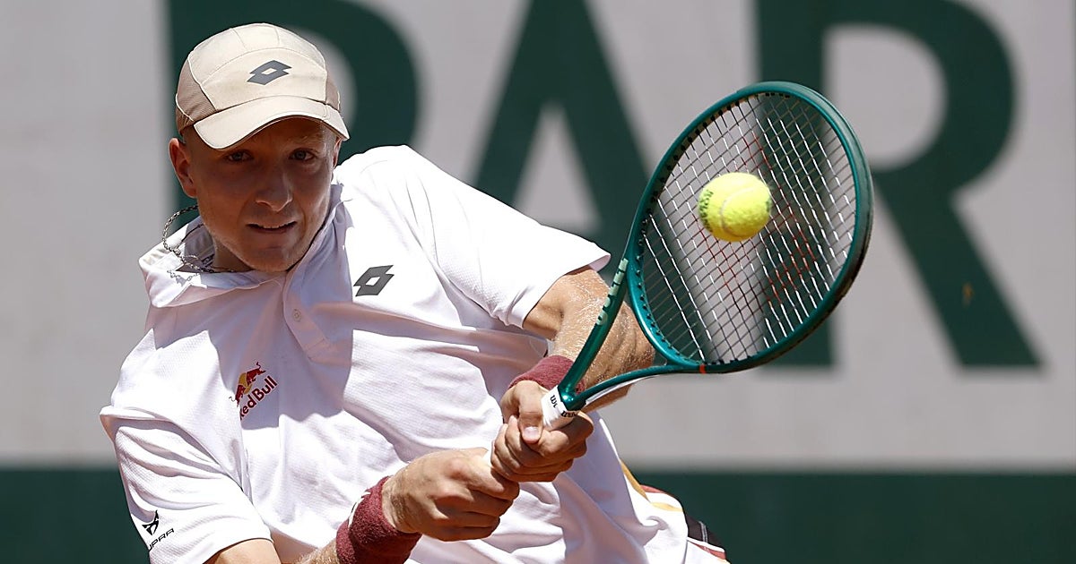Landaluce da un estirón en Roland Garros con una remontada de ensueño