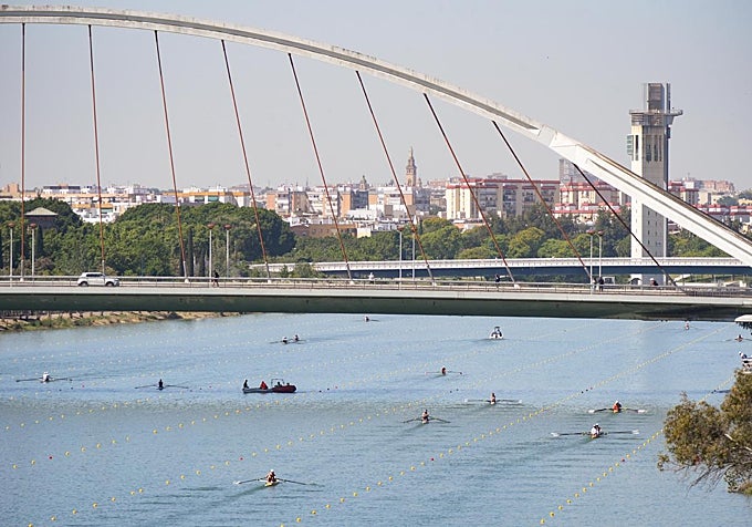 Panorámica de la dársena, con las calles ya preparadas para el comienzo de la Copa del Mundo