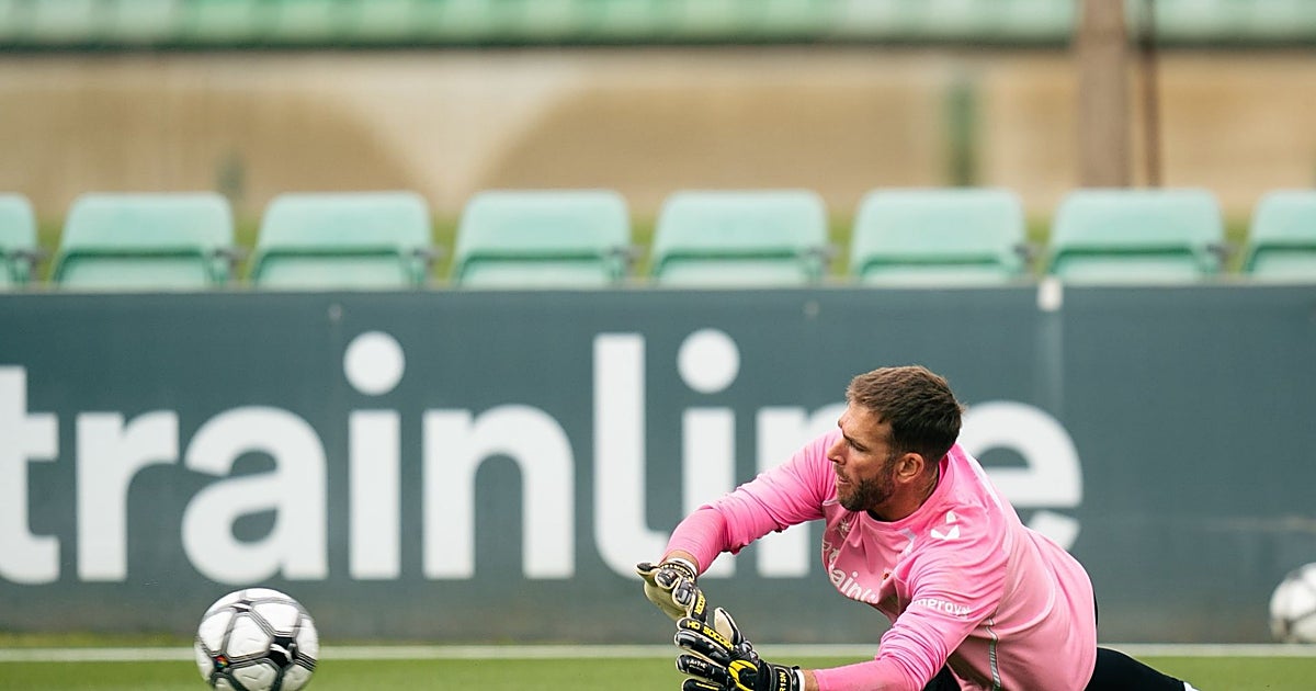 Adrián: «Tenemos pendiente una reunión para ver mi función en el Betis pero me veo más cerca de la gestión»