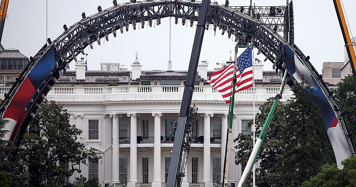Así va el montaje del evento de la UFC en la Casa Blanca: una garra gigante y 4.500 invitados