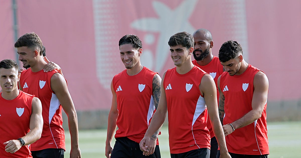 La llegada de Juan Iglesias al Sevilla FC podría abrir las puertas de salida a Carmona y Juanlu