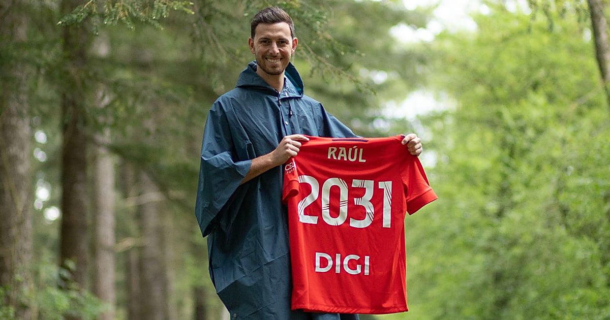 Raúl renueva con el Osasuna hasta el 2031; el Betis conserva