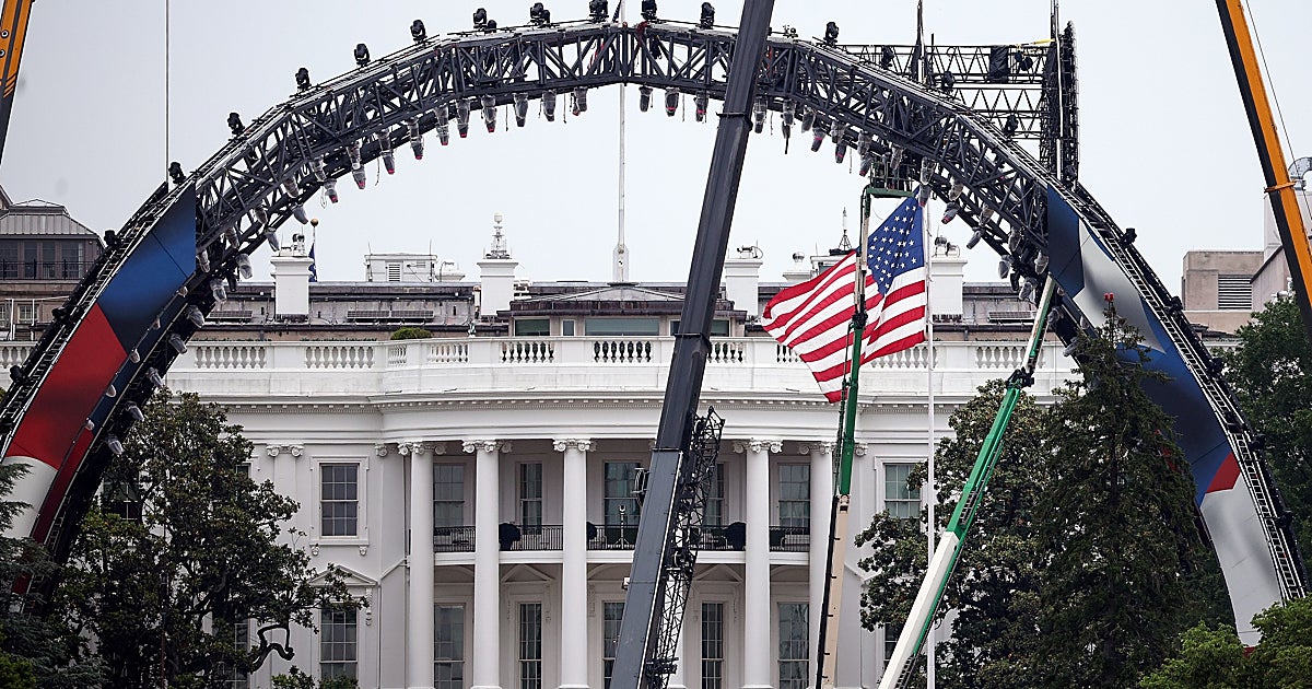 Trump bromea con mantener la estructura de la UFC en la Casa