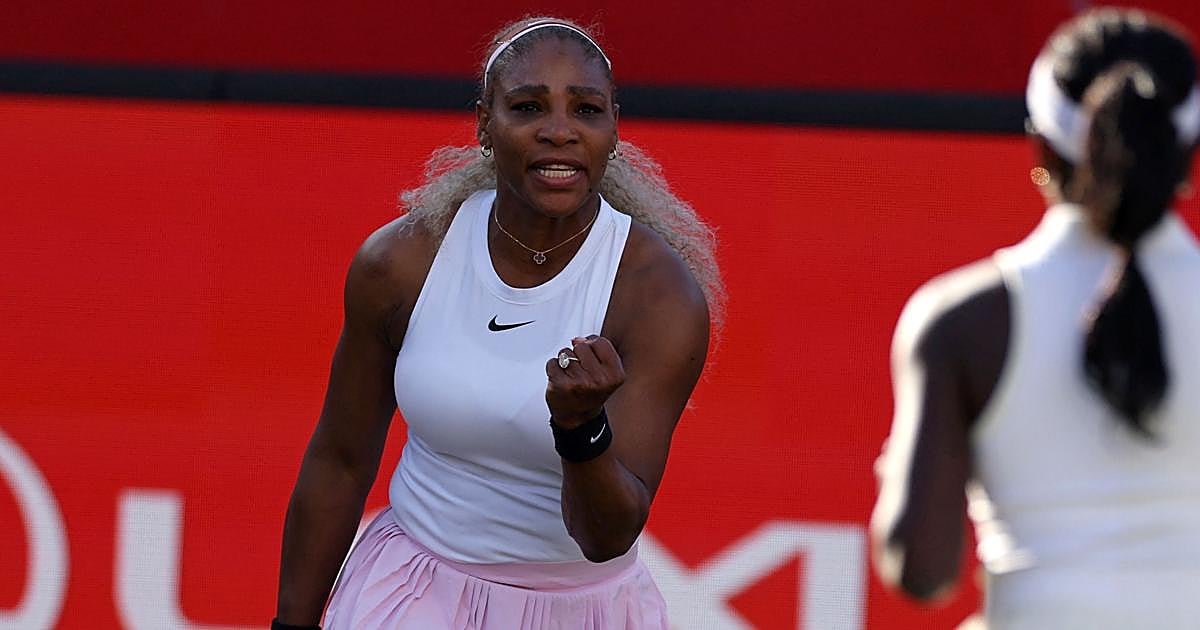 Serena Williams regresa con triunfo en un partido de dobles 