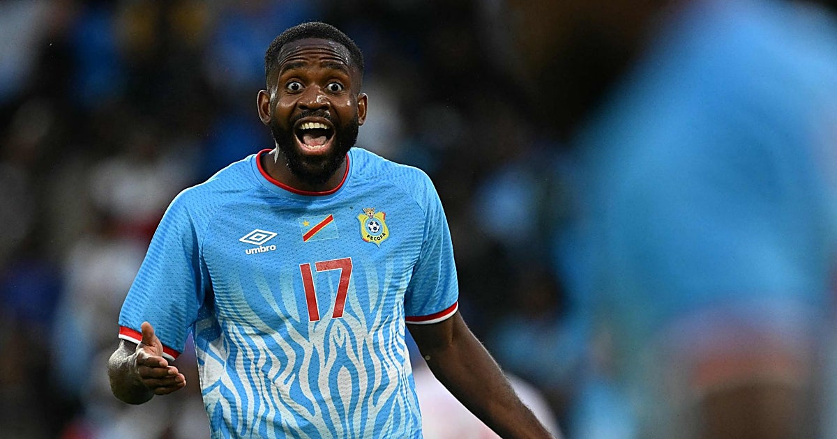 Bakambu disputa el segundo tiempo del amistoso de 