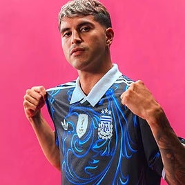 Palacios, posando con la segunda camiseta de Argentina en el Mundial