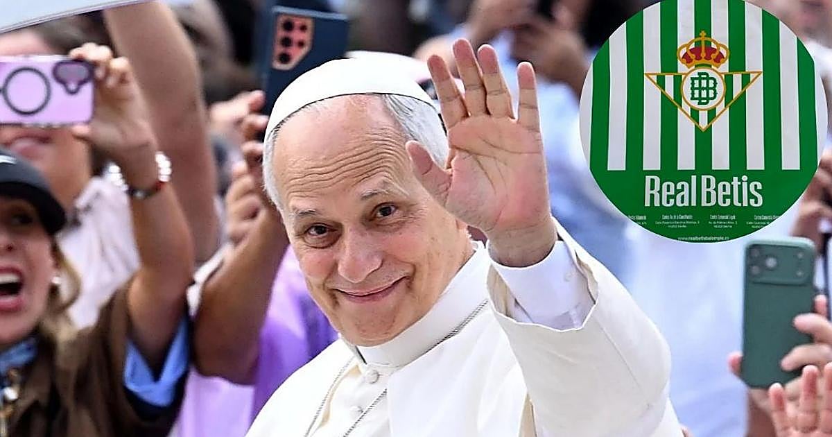 La aplaudida reacción del Papa León XIV al aceptar un regalo