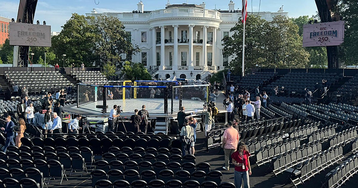 Todo preparado para el evento de la UFC en la Casa