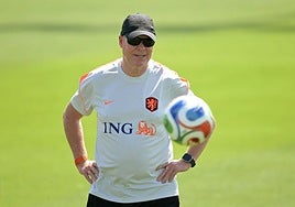 Ronald Koeman: «Ser seleccionador es el mejor trabajo para compatibilizarlo con el cáncer de mi mujer»