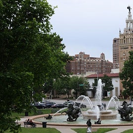 The country club Plaza, el mall al aire libre en Kansas City que recrea La Giralda