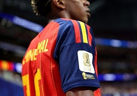 Qué significan los parches de las camisetas del Mundial y por qué no todos llevan el mismo