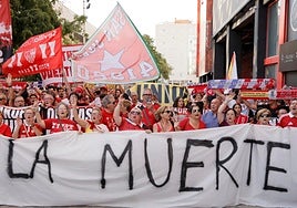 La afición del Sevilla se vuelca en la manifestación contra el consejo