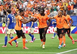 Brobbey y Gapko destrozan a Suecia