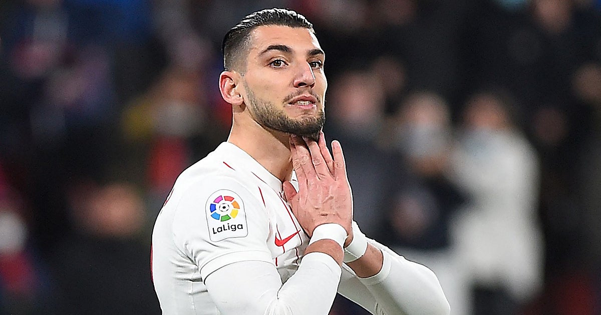 El Sevilla trabaja en buscar una salida para Rafa Mir