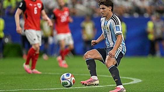 Julián Álvarez escoge hacer daño al Atlético