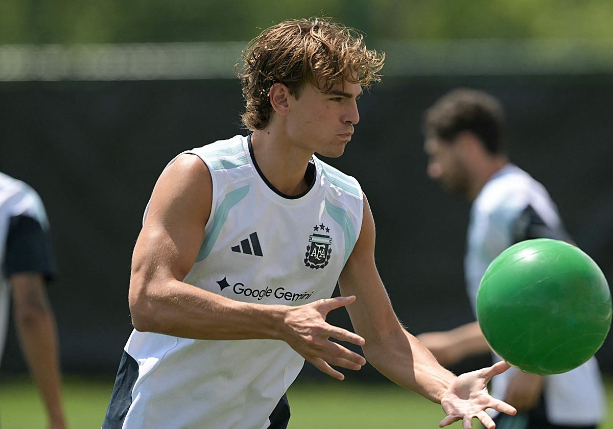 Nico Paz, durante un entrenamiento con Argentina en Kansas City
